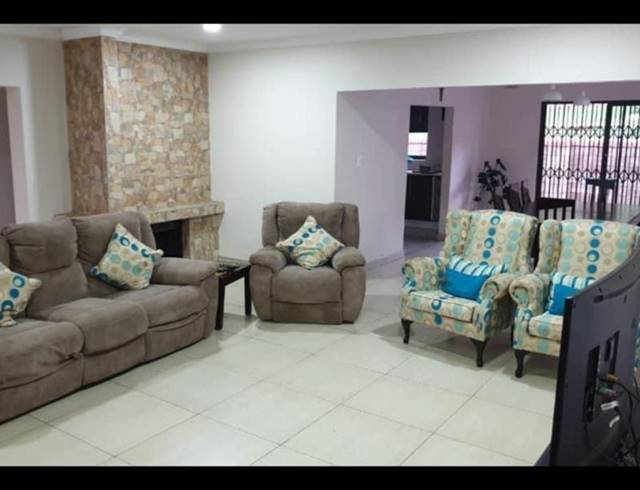 4 BEDROOM HOUSE FOR SALE IN WOODLANDS